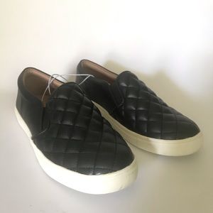 Women’s Wide Width Quilted Sneakers